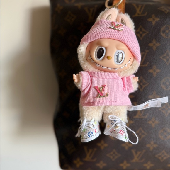 Labubu Luxury Outfit - Picture 2 of 3